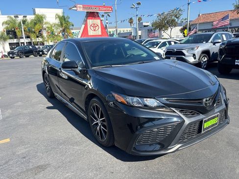Used 2023 Toyota Camry SE FWD image 2