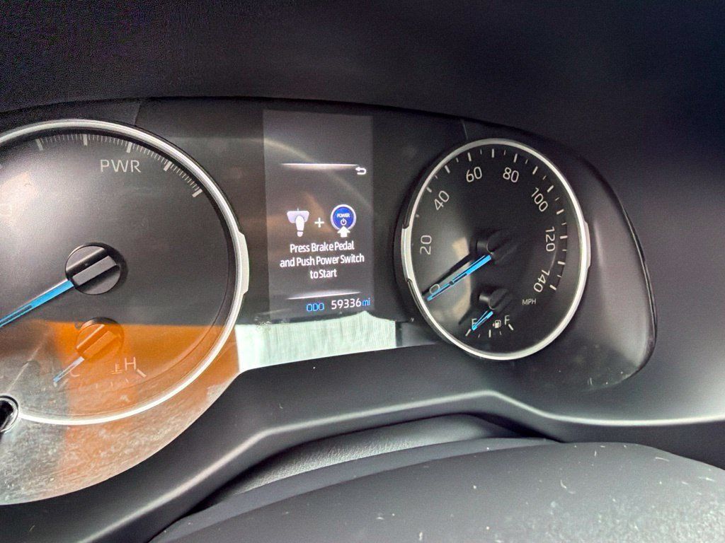 Used 2022 Toyota RAV4 XLE Premium AWD/4WD image 8