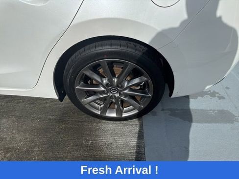 Used 2018 MAZDA MAZDA3 Touring image 19