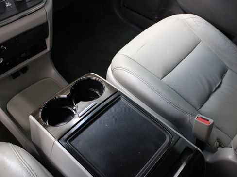 Used 2015 Toyota Sienna XLE Premium FWD image 17