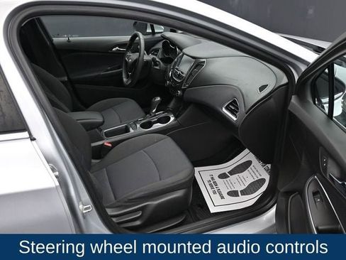 Used 2018 Chevrolet Cruze LT w/ Convenience Package image 13