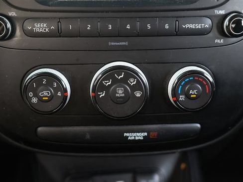 Used 2017 Kia Soul FWD image 31