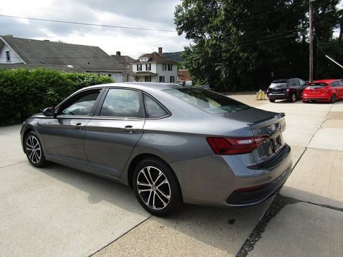 Used 2024 Volkswagen Jetta Sport FWD image 3