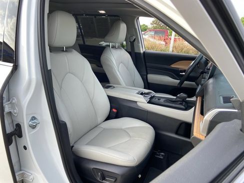 Used 2024 Toyota Grand Highlander Limited AWD/4WD image 20