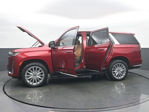 Used 2024 Cadillac Escalade Premium Luxury AWD/4WD image 53