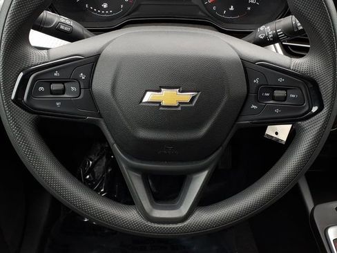 Used 2025 Chevrolet Trax LS w/ LS Convenience Package FWD image 17