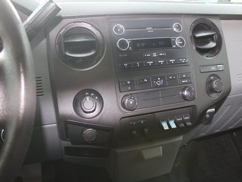 Used 2014 Ford F550 4x4 Regular Cab Super Duty image 17