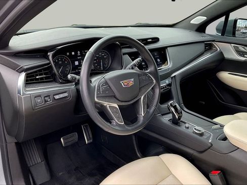 Used 2025 Cadillac XT5 Sportv w/ Technology Package AWD/4WD image 16