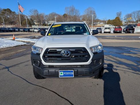 Used 2017 Toyota Tacoma SR image 8