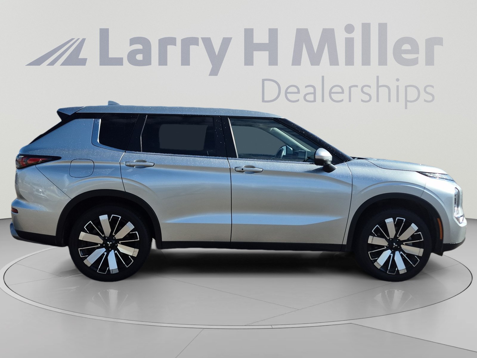 Used 2025 Mitsubishi Outlander SE AWD/4WD image 6