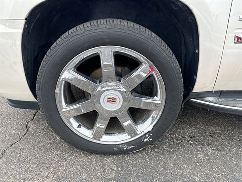 Used 2013 Cadillac Escalade Luxury image 4