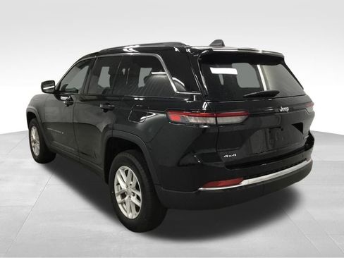 Used 2023 Jeep Grand Cherokee Laredo w/ Luxury Tech Group I AWD/4WD image 13