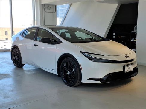 Used 2025 Toyota Prius AWD image 3