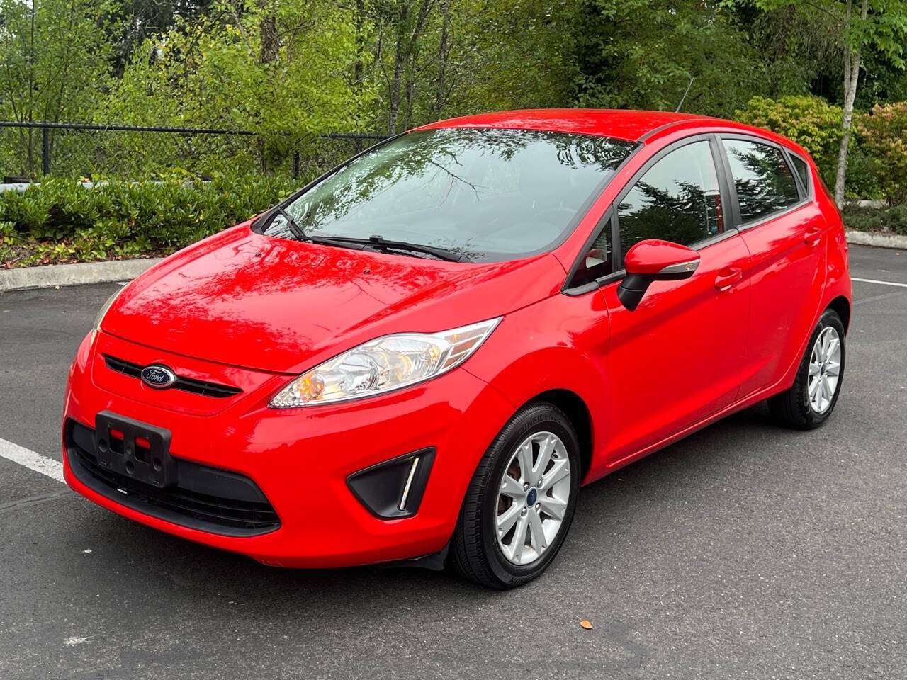 Used 2013 Ford Fiesta SE FWD image 1