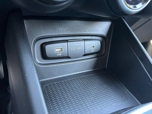 Used 2025 Hyundai Venue SEL FWD image 32