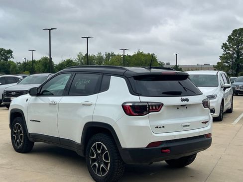 Used 2025 Jeep Compass Trailhawk AWD/4WD image 10