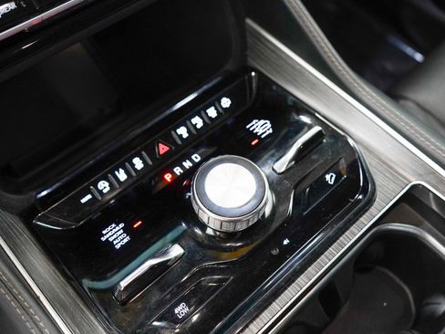 Used 2023 Jeep Wagoneer Series III w/ Premium Group I AWD/4WD image 24
