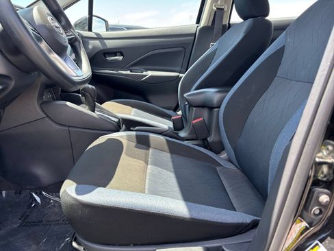 Used 2025 Nissan Versa SV FWD image 24