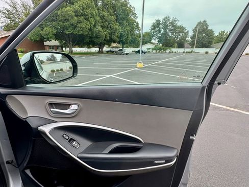 Used 2017 Hyundai Santa Fe SE image 15