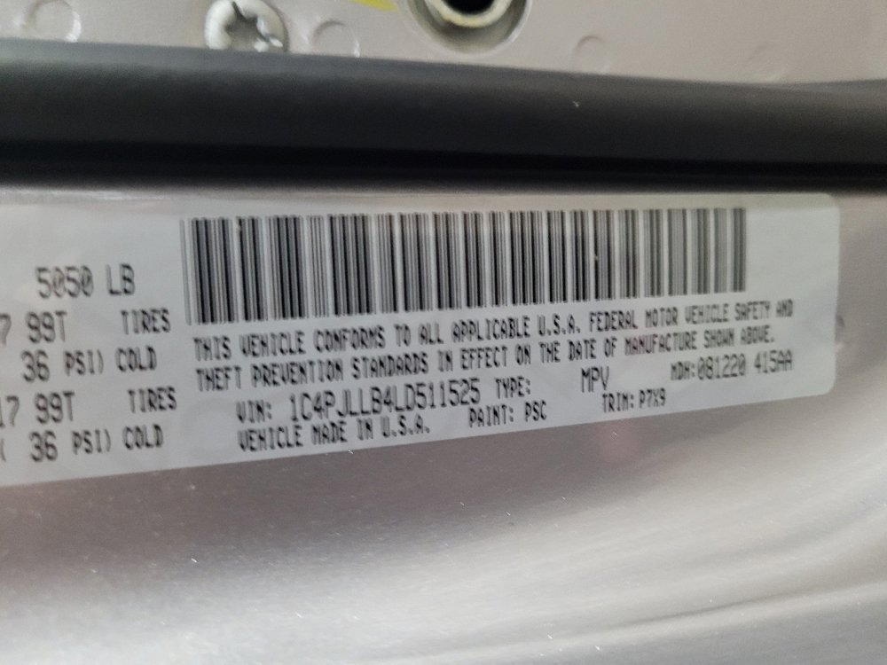 Used 2020 Jeep Cherokee Latitude Plus w/ Cold Weather Group FWD image 33