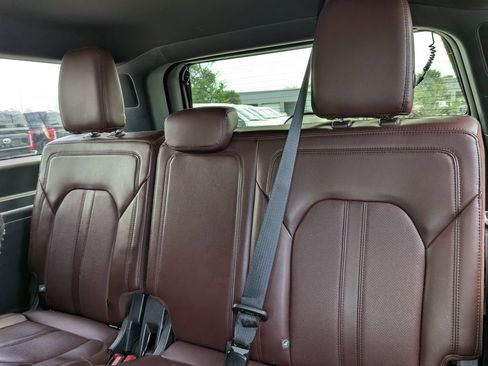 Used 2022 Ford Expedition Max Limited image 18