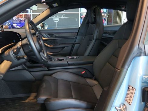 Used 2022 Porsche Taycan image 14