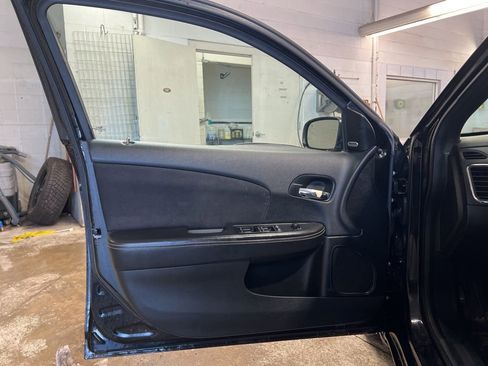 Used 2014 Chrysler 200 Limited w/ 200 S V6 Premium Group image 8