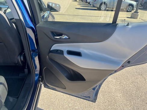 Used 2022 Chevrolet Equinox LT w/ Driver Convenience Package image 17