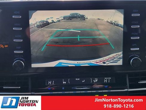 Used 2023 Toyota Sienna XLE Woodland Edition image 20