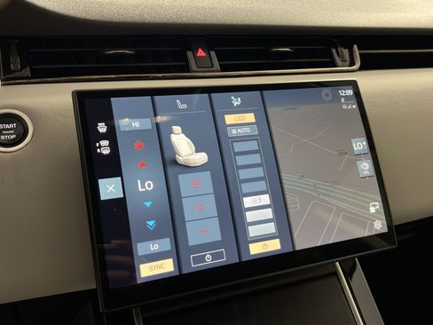 Used 2024 Land Rover Range Rover Evoque Dynamic SE image 21