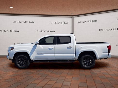 Used 2022 Toyota Tacoma SR5 w/ Technology Package RWD image 14