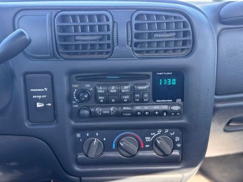 Used 1999 Chevrolet S10 Pickup LS w/ Preferred Equipment Group image 18