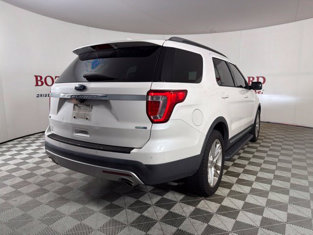 Used 2017 Ford Explorer XLT w/ Equipment Group 202A FWD image 13