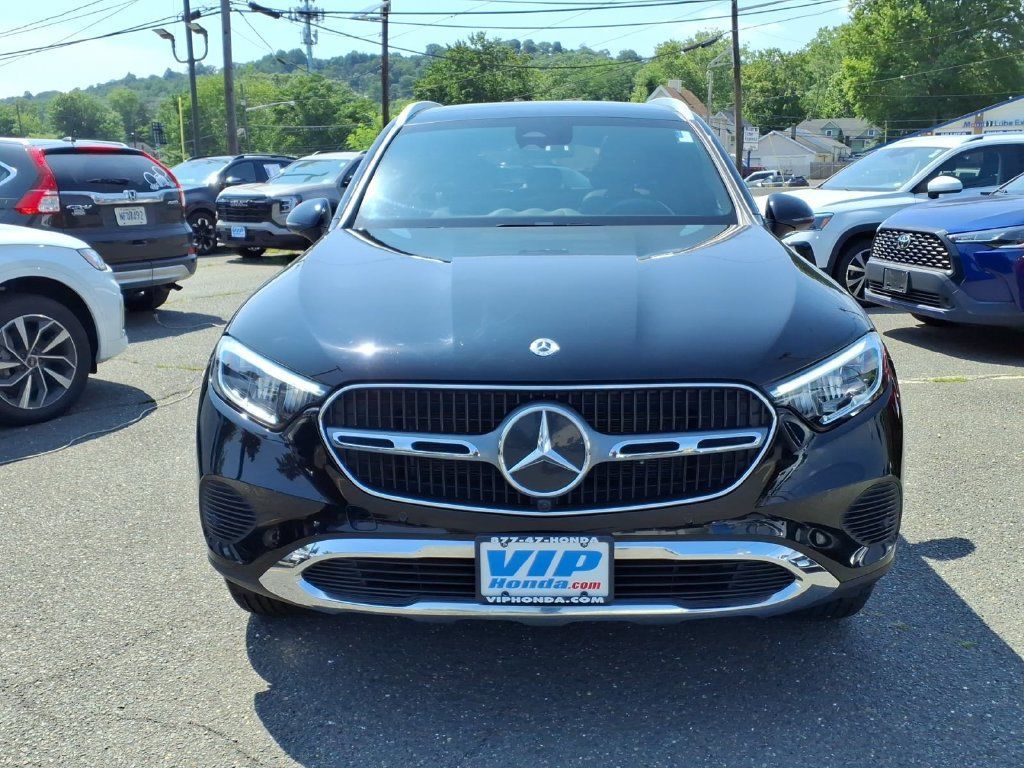 Used 2023 Mercedes-Benz GLC 300 4MATIC image 2