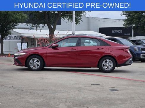 Certified 2025 Hyundai Elantra SE FWD image 4