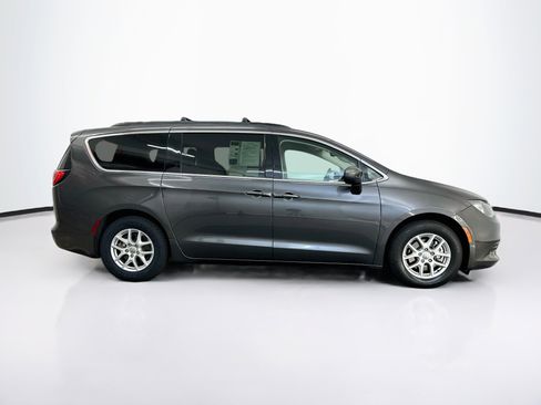 Used 2020 Chrysler Voyager Lxi FWD image 10