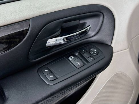 Used 2014 Dodge Grand Caravan American Value Package FWD image 18