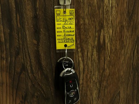 Used 2020 Buick Enclave Essence FWD image 36