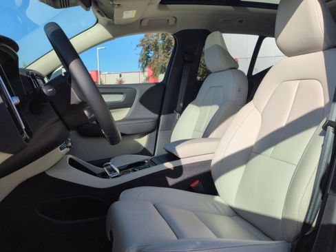 New 2025 Volvo XC40 B5 Ultra w/ Climate Package image 13