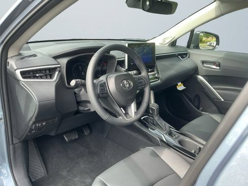 Used 2025 Toyota Corolla Cross XLE w/ Convenience Package AWD/4WD image 10