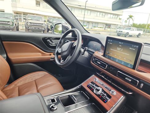 Certified 2022 Lincoln Aviator Reserve image 30