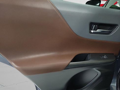 Certified 2024 Toyota Venza XLE AWD/4WD image 9