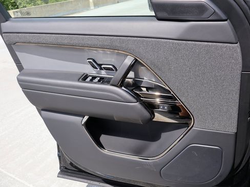 Used 2024 Land Rover Range Rover Sport Dynamic SE image 34