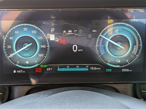 Used 2025 Hyundai Elantra SEL image 17