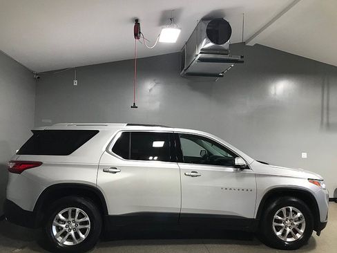 Used 2018 Chevrolet Traverse LT w/ LPO, Floor Liner Package AWD/4WD image 2