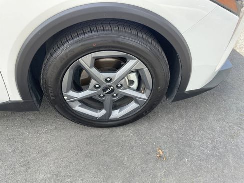 Used 2025 Kia K4 LXS image 33