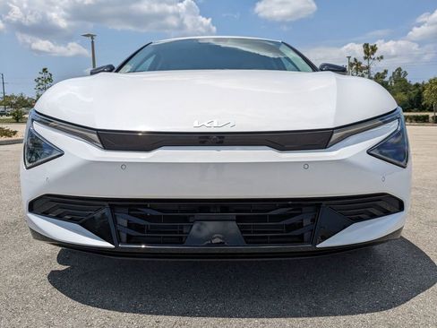 Used 2025 Kia EV6 Wind RWD image 3