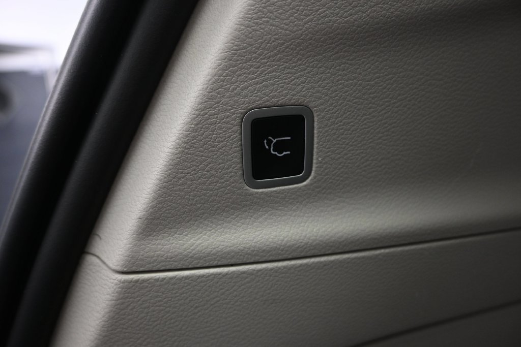 Used 2023 Chrysler Pacifica Touring-L FWD image 33