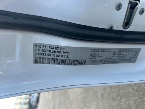 Used 2021 Jeep Cherokee Latitude Plus FWD image 34
