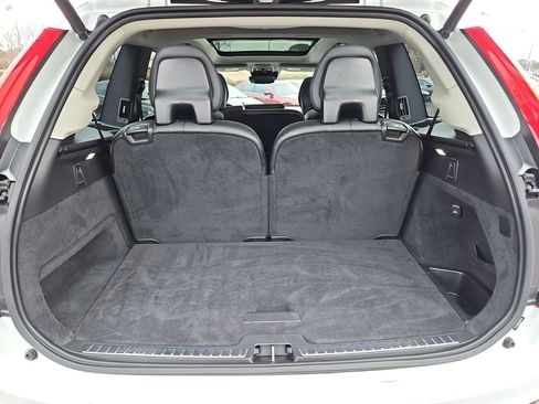 Used 2022 Volvo XC90 T5 Momentum image 33
